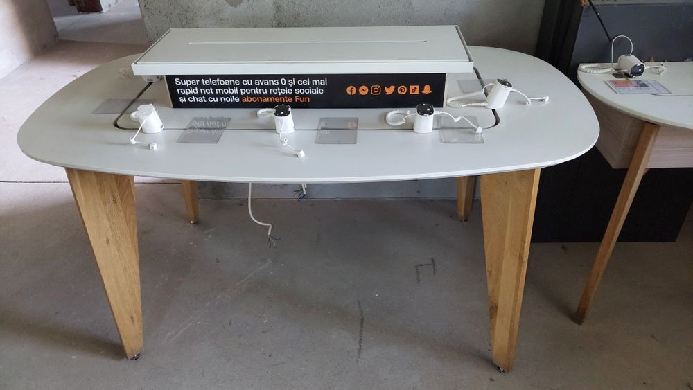 Mobilier magazin telefoane/amanet etc.