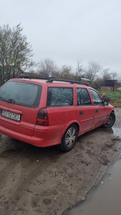 Vând opal vectra b 1.000€