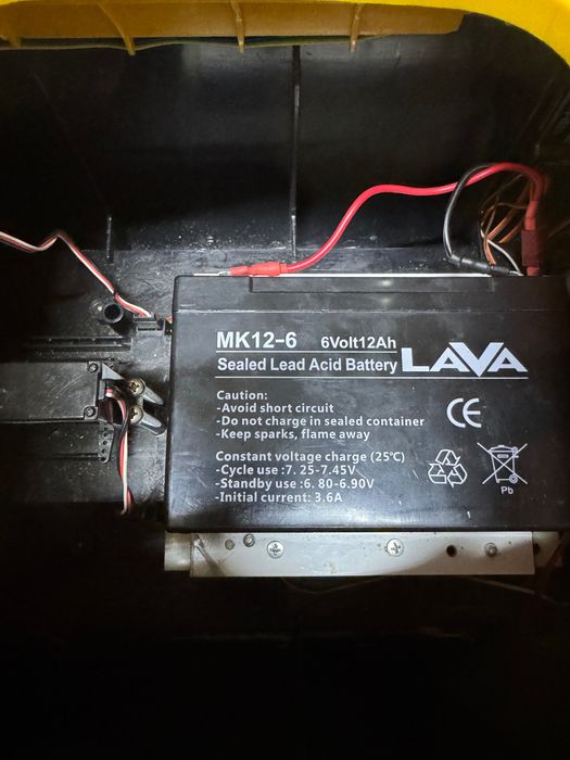 Лодка за захранка DAM със сонар