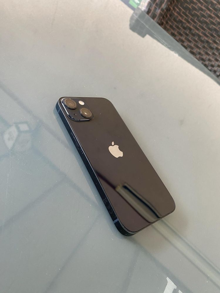 Iphone 13 înca în garanție 1 an