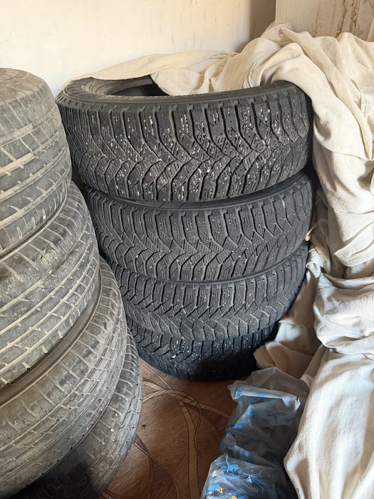Шина 205/60 R16 в отличном состоянии
