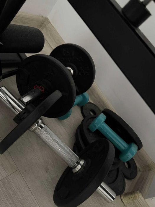 banca de antrenament si gantere