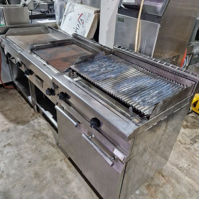 Mașina gătit cu 4 ochiuri, din inox, cu banc, de putere