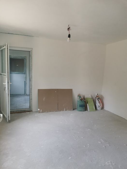 Vând doua corpuri de casă