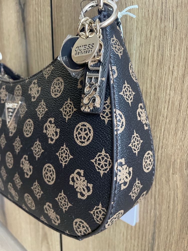 Guess чанти Нови
