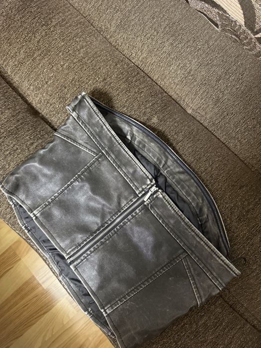 Продавам кожени къси панталони и кожен топ