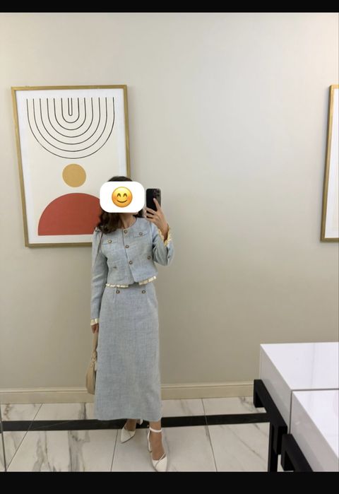 Нежный голубой костюм в классическом стиле