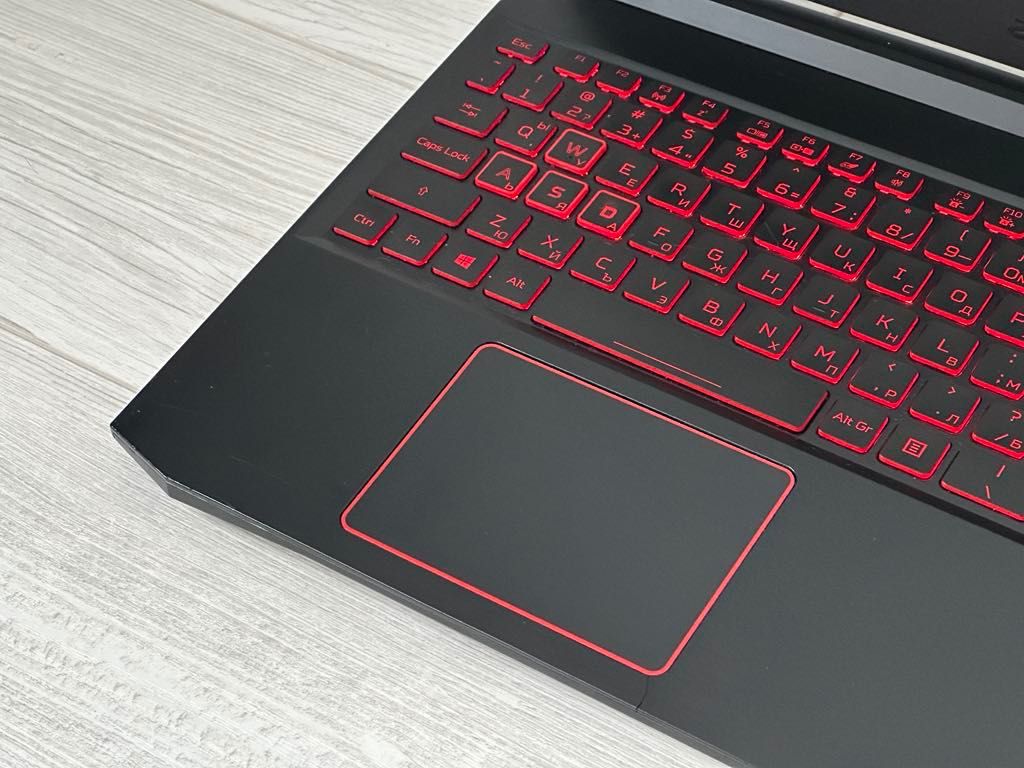 15.6 FHD IPS 144hz/RTX 3050 /i5 11300H/ 512ssd/ Nitro Acer Predator