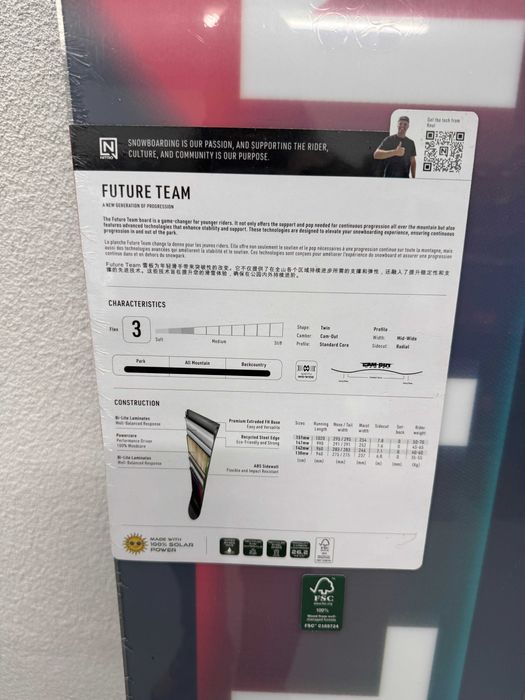 placa noua snowboard nitro future team L147cm