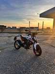 Ktm duke 125cc.        .