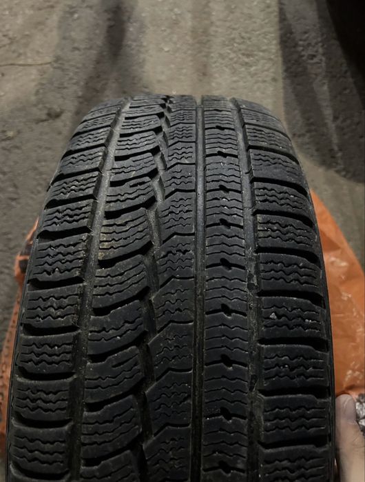 Продам шины зимние 195/55/15 бу