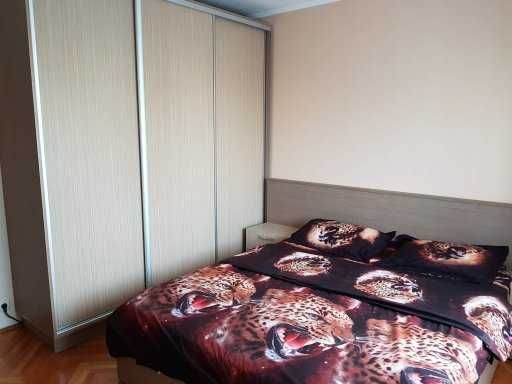 Inchiriez ap 2 cam, decomandat, situat central, zona linistita