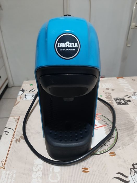 Vând aparatde  cafea Lavata second-hand