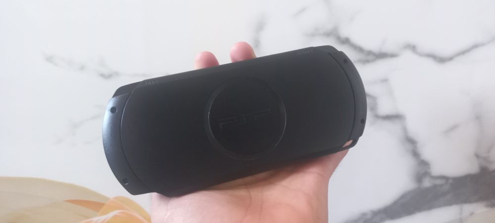 Psp e1008 в идеальном состояний