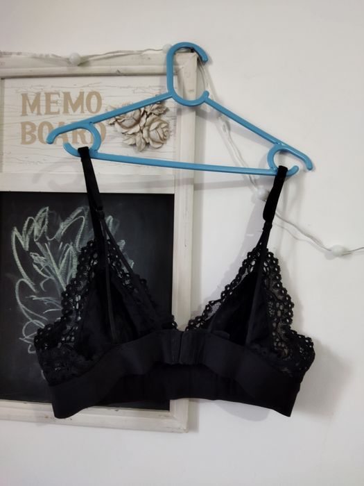 Bustiera sutien din dantela neagra mărimea S reglabil