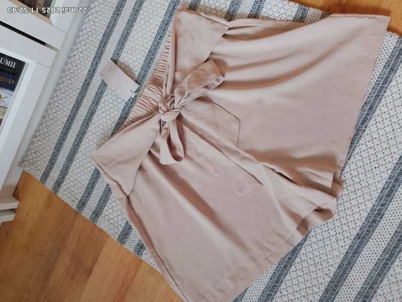 Pantaloni scurti L-XL noi cu etichetă