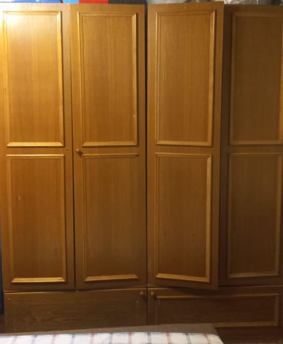 Продам шкаф деревянный б/у