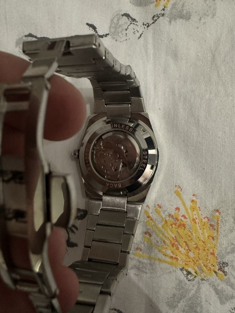 Часы TISSOT PRX ни разу не надевал. Цена договорачная