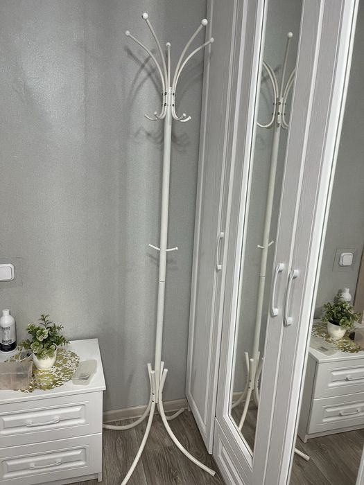 Белая Напольная Вешалка