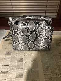 Чисто нова дамска чанта на Louis Vuitton черно Бяла .