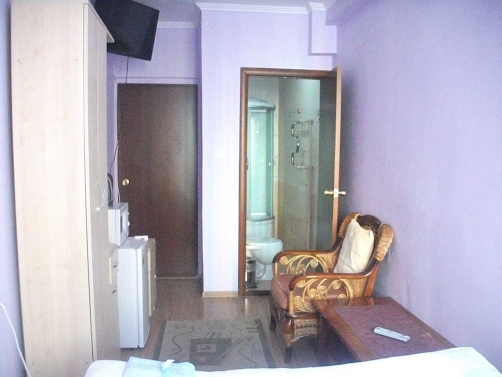 1-комн.кв., 4999 тг. 3 мкр. 20А дом 1 этаж КРУГЛОСУТОЧНО