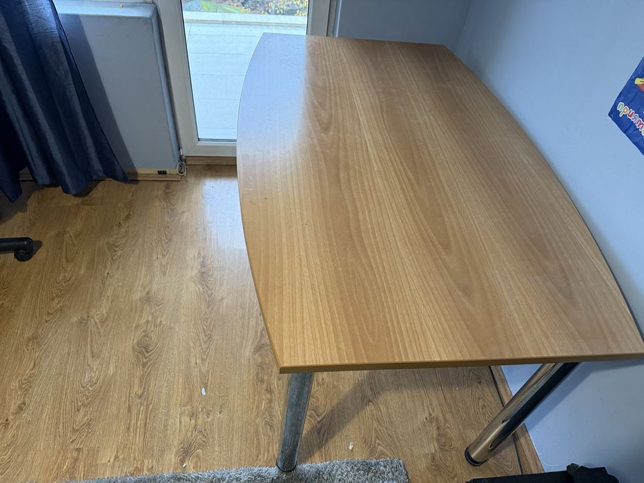 Бюро- масивно и много запазено