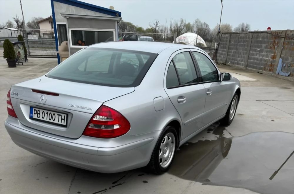 Mercedes-Benz E200