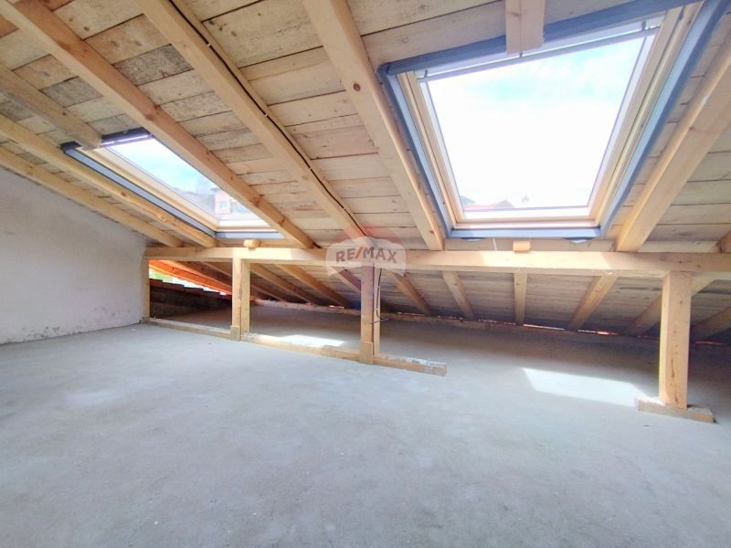 Продава се Многостаен апартамент в Варна, Виница - 237 кв.м за 1055 €/кв.м - Снимка #8