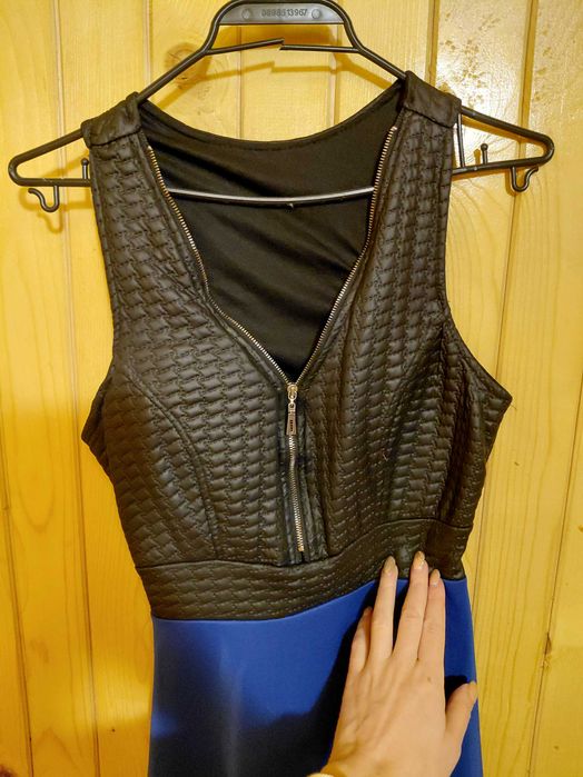 Рокля от кожен топ и плат