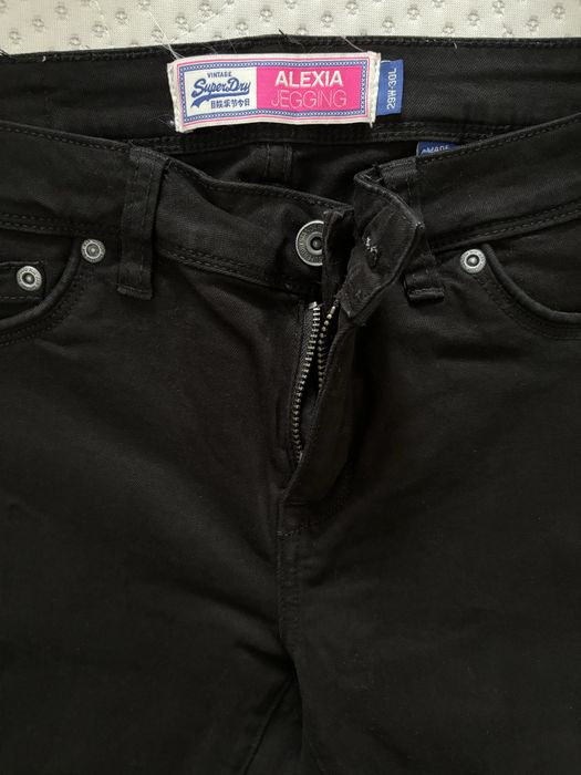 Pulover si Jeans Superdry