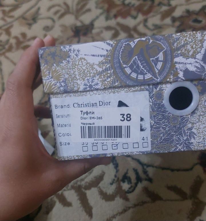 Christian Dior туфли сотилади