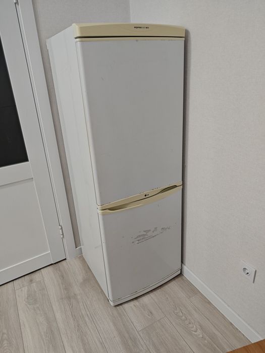 Продам холодильник LG  б/у в хорошем состоянии.