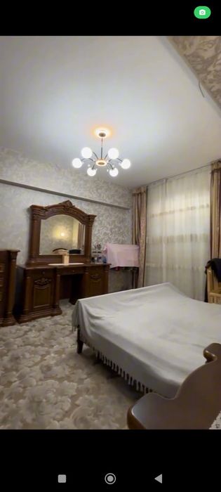Замона тойхонаси ропарасида 5 хона 138кв м  дом сотилади