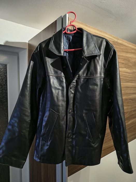 Geacă din piele naturală neagră – stare impecabilă, preț avantajos