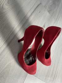 Pantofi rosii marimea 40 si pantofi negri Zara