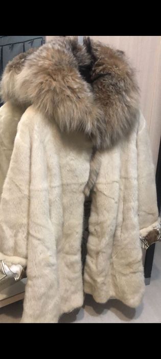 Шуба норковая белая