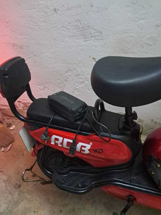 scuter electric ( cu pedale)  fara permis