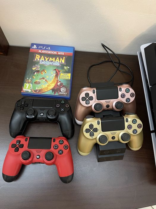 Playstation 4 / PS4 + 4 controllere + 1 joc