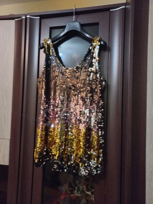 Maieu elegant , cu paiete si căptușeală.