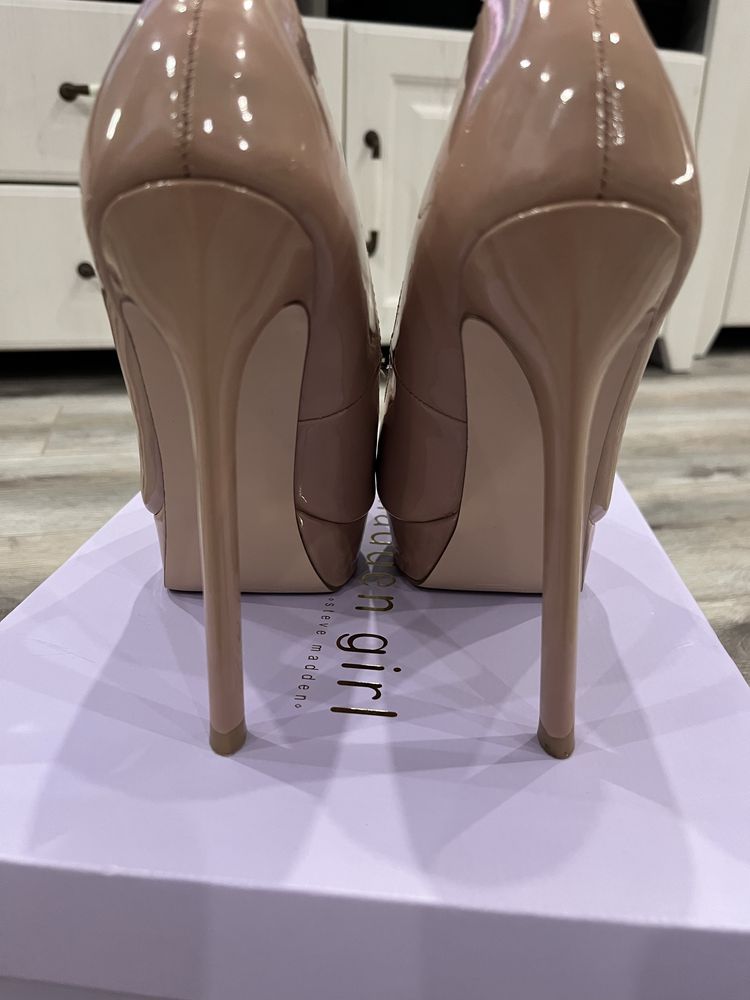Дамски бежови обувки с висок ток Steve Madden 36 номер