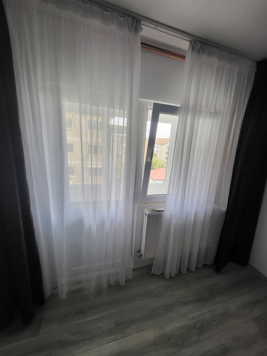 Închiriez garsoniera.