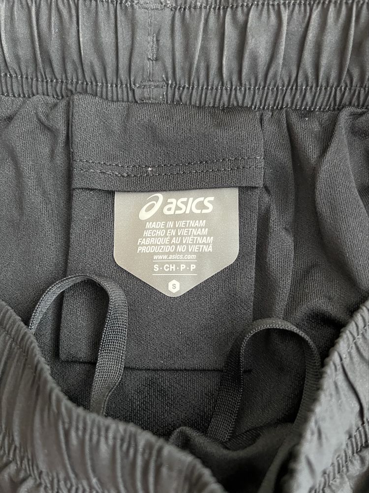 Спортни дрехи Puma и Asics