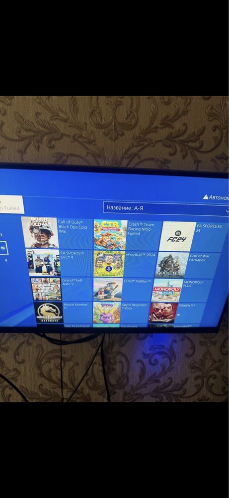 Продам playstation4 slim 1TB 2джестик и игры на борту как на фото
