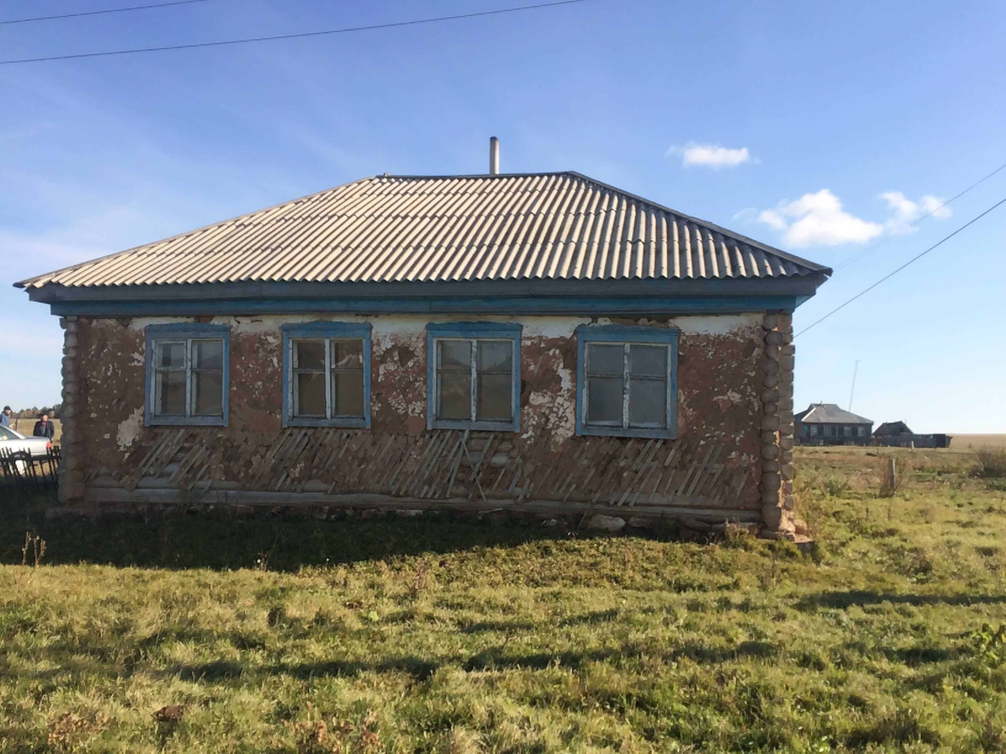 Дом деревянный в селе (сосновый)