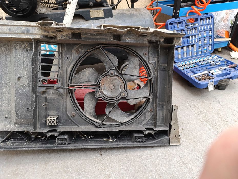 Продавам Пежо 307sw 2.0i на части