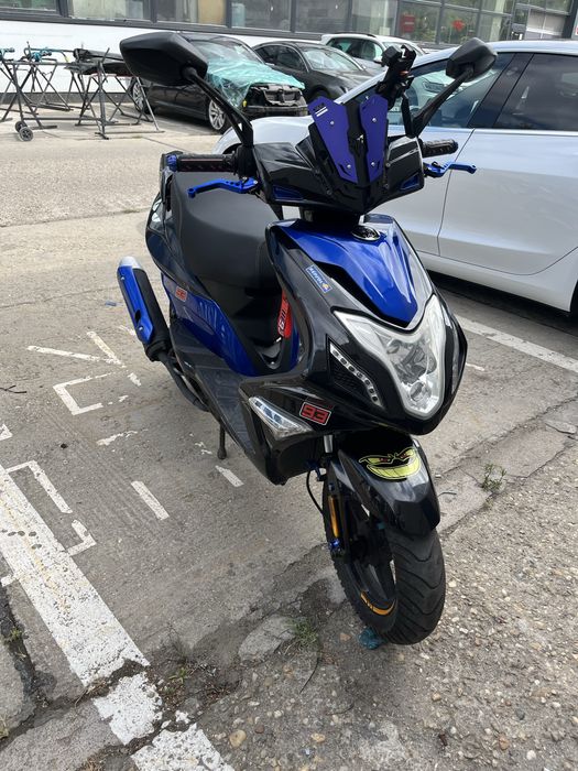 Scuter 4t foarte intretinut Set de 80cc