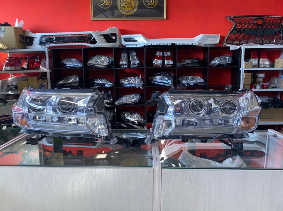 Фара б/у оригинал Toyota Land Cruiser 200