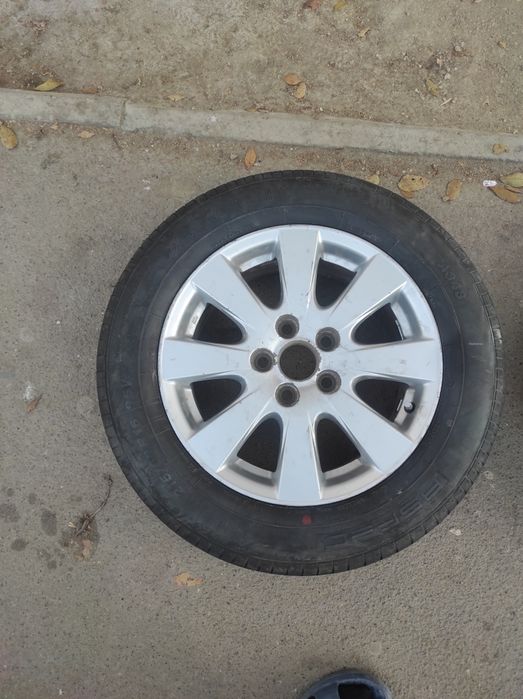 Продается запаска от Toyota 40