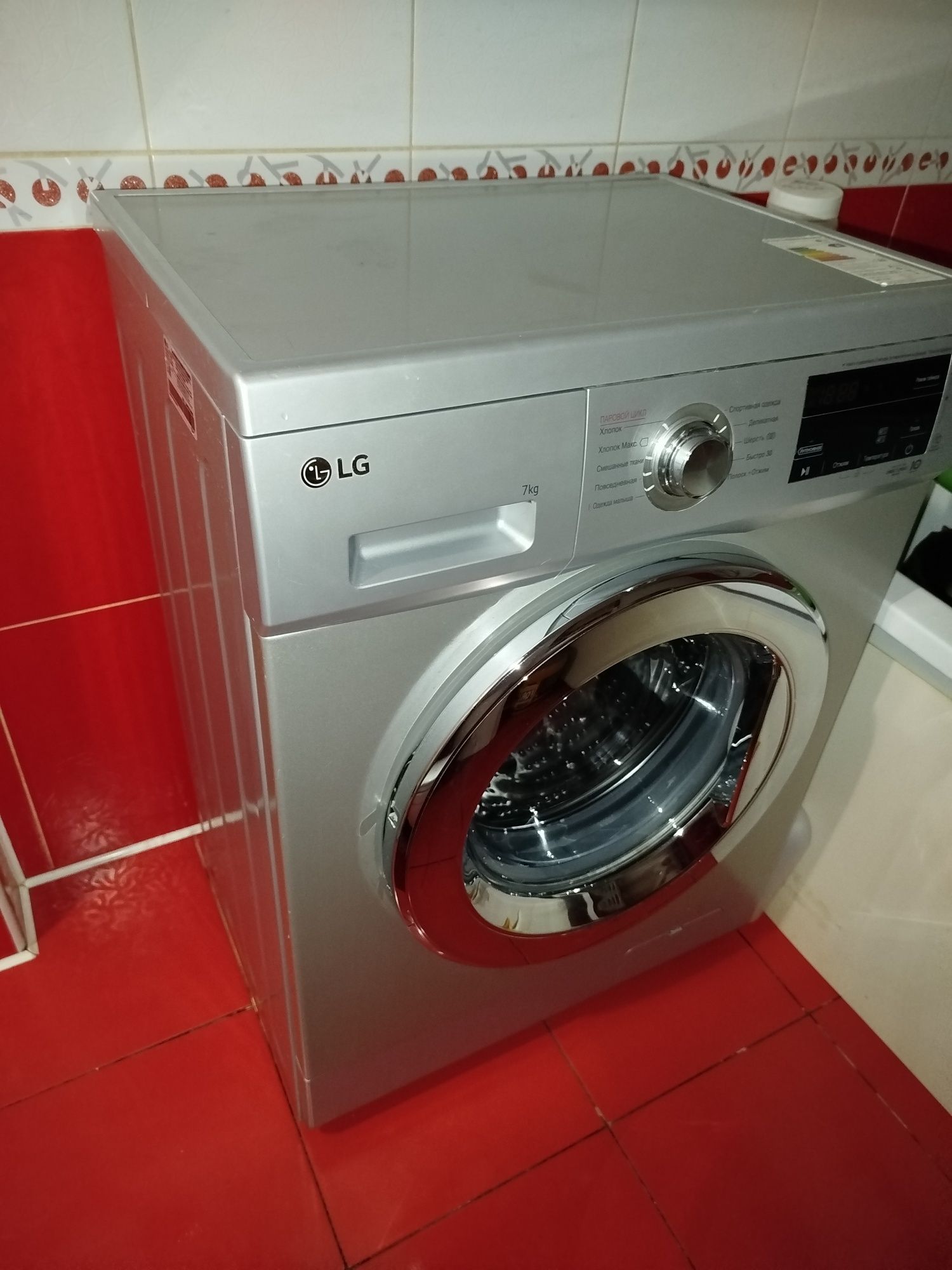 Продам стиральную машину автомат Lg  на 7 кг,.