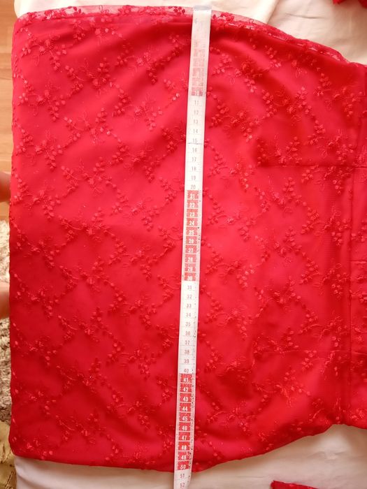 Vând rochie elegantă din dantela